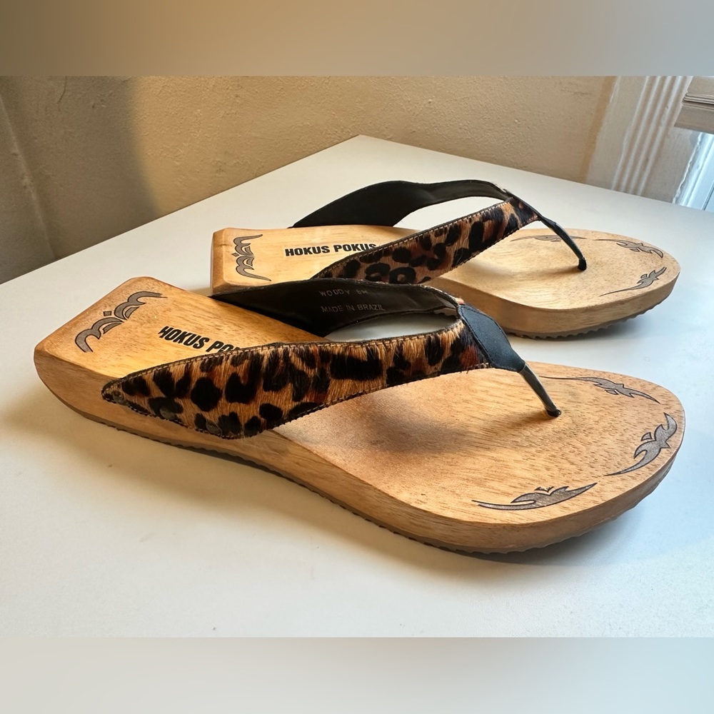 Vintage 90’s/ Y2K Hokus Pokus wood and Leopard cow hide sandles.